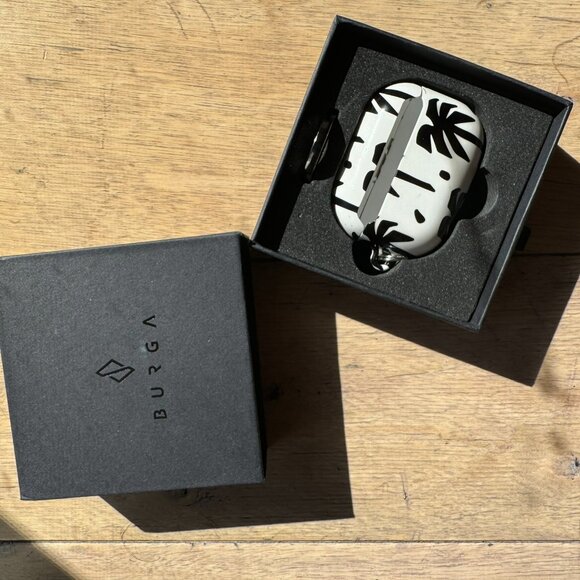 Burga Paraiso AirPods Pro Case - Fashionable Protection (1st Gen) - Picture 6 of 10